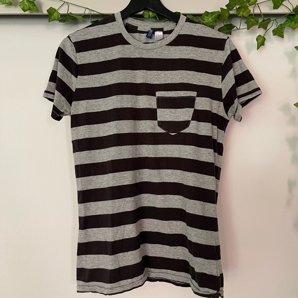 H&M black / gray striped t-shirt